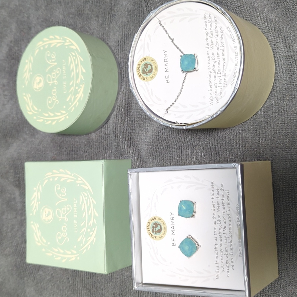 Sea La Vie Be Marry necklace and earrings